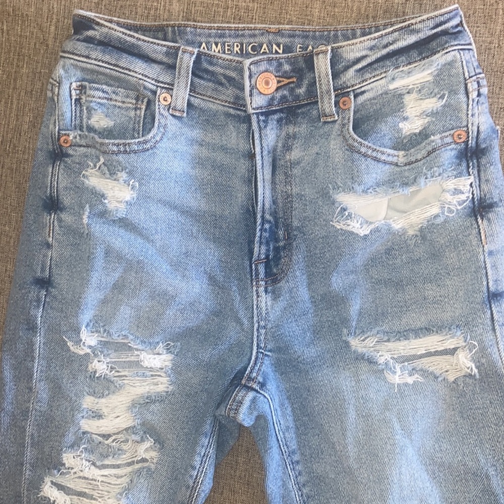 AE Ripped Relaxed Mom Jean - Picture 7 of 15